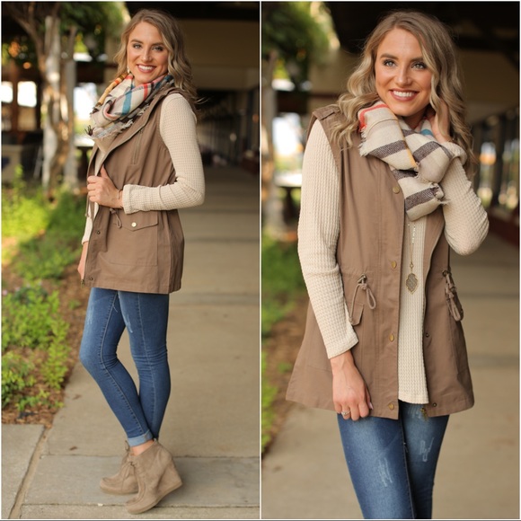 ✨LAST ONE✨ Mocha Military Cargo Vest with Hoodie - Picture 2 of 3